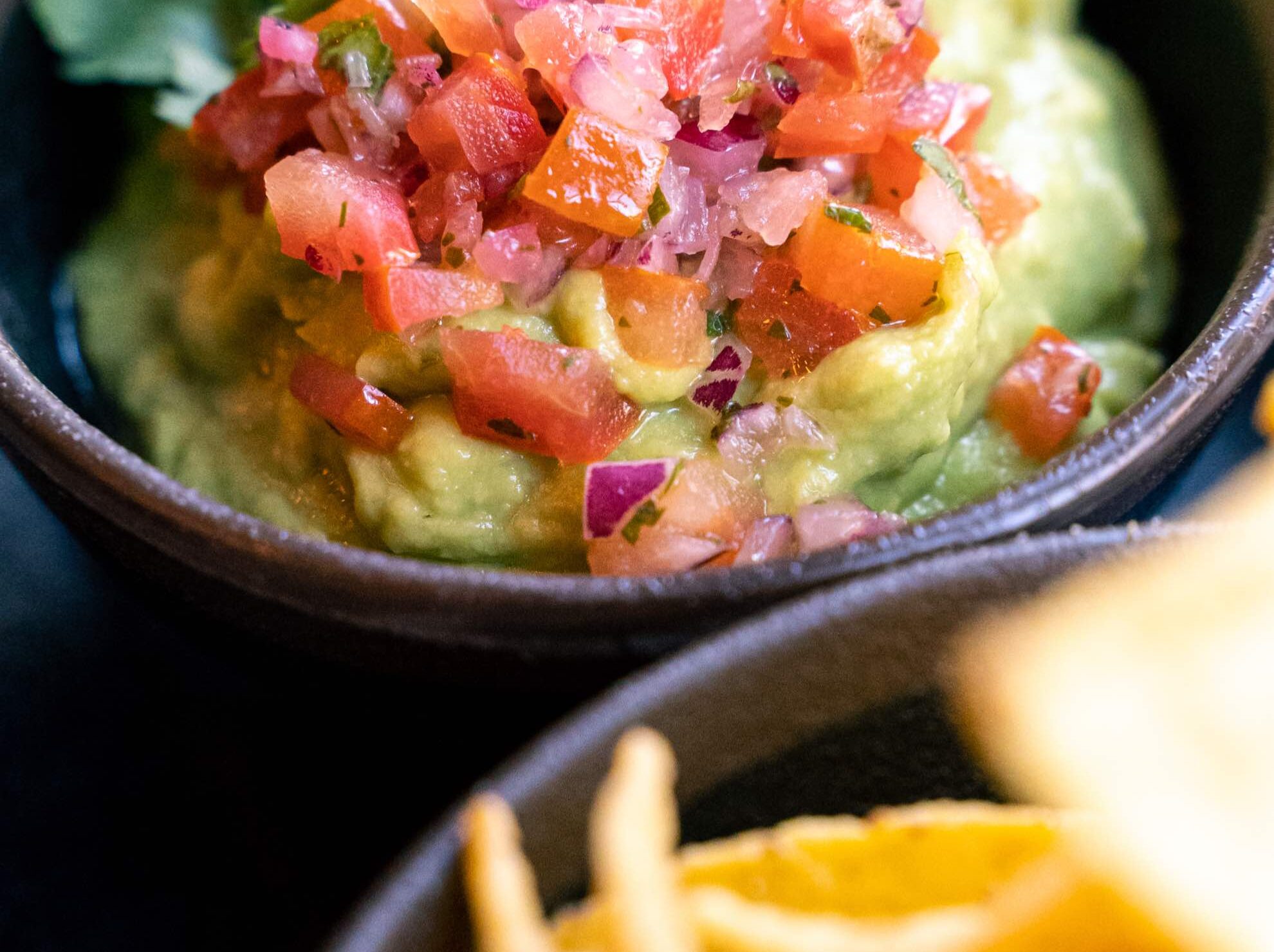 Guacamole con totopos